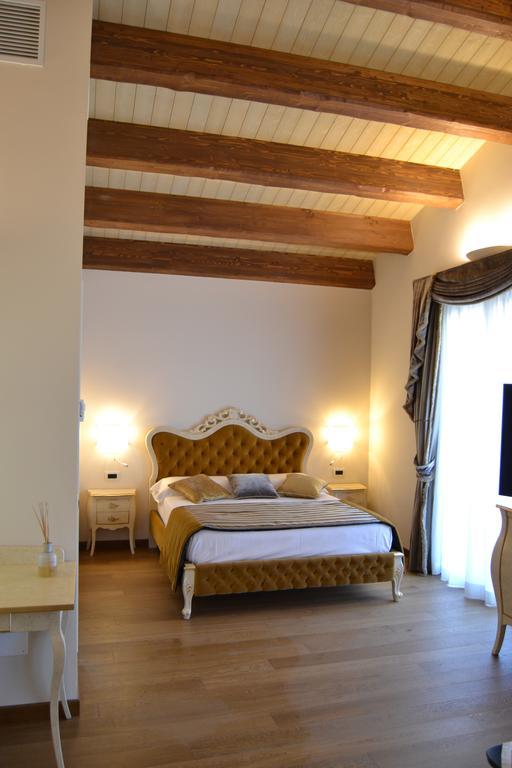 Agriturismo De Luca Mozzagrogna ภายนอก รูปภาพ