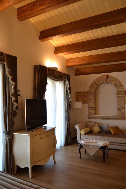 Agriturismo De Luca Mozzagrogna ภายนอก รูปภาพ