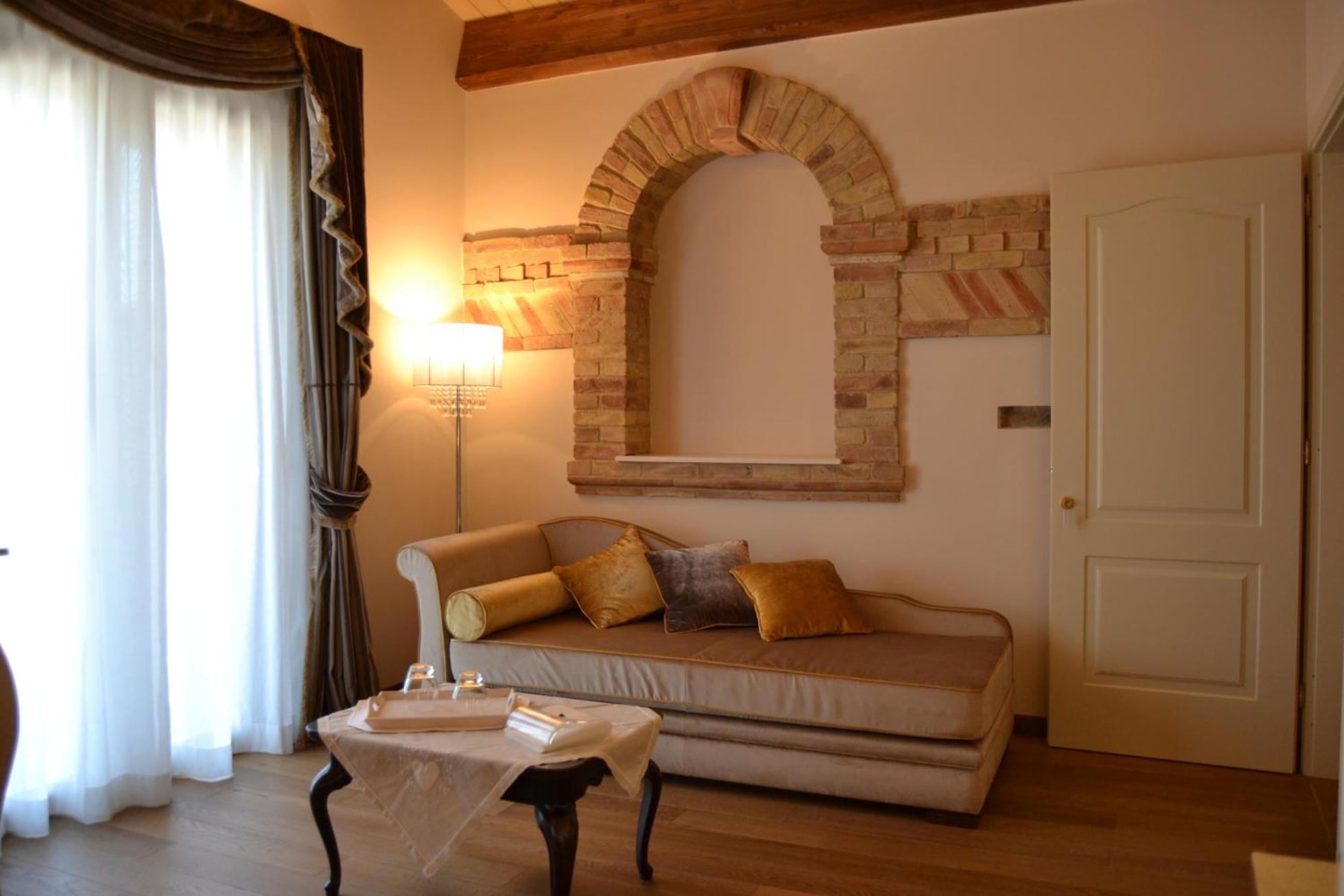 Agriturismo De Luca Mozzagrogna ภายนอก รูปภาพ
