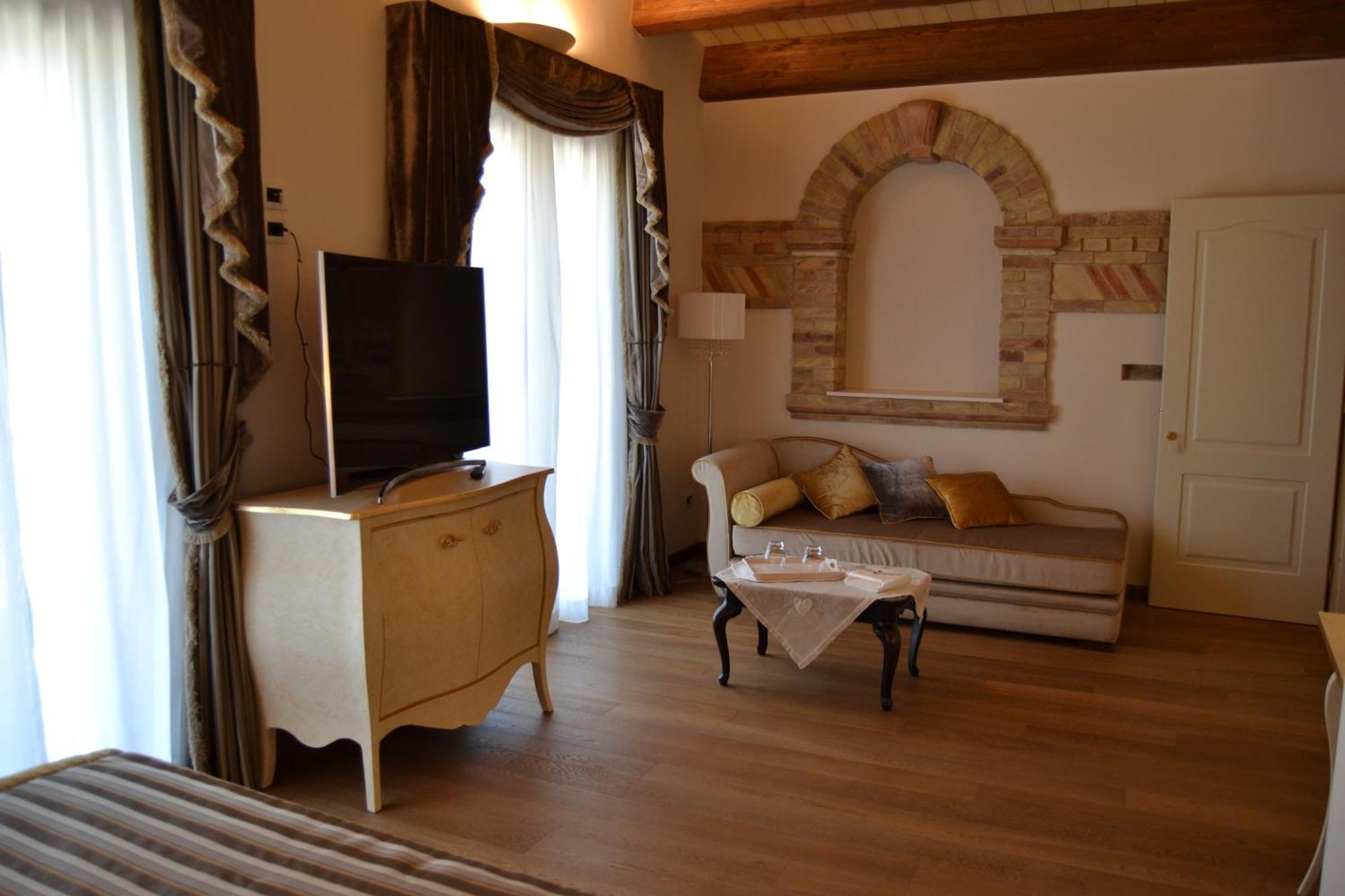 Agriturismo De Luca Mozzagrogna ภายนอก รูปภาพ